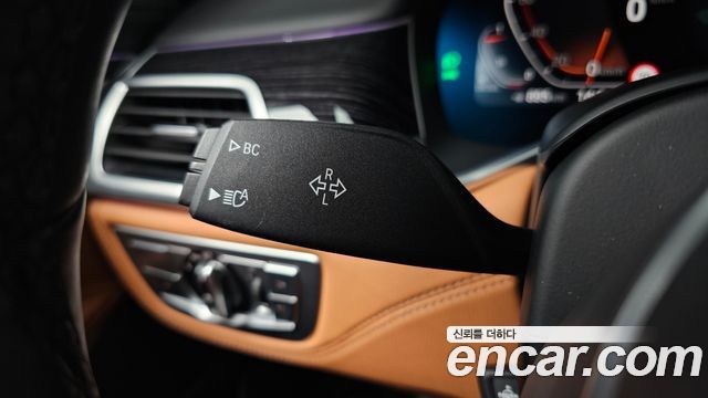 BMW 7-Series 2021 — photo 28