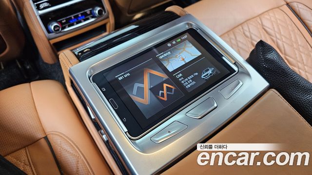 BMW 7-Series 2021 — photo 31