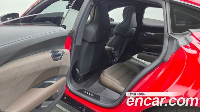 Audi e-tron GT 2022 — photo 18