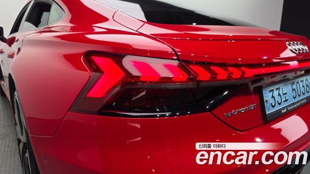 Audi e-tron GT 2022 — photo 9