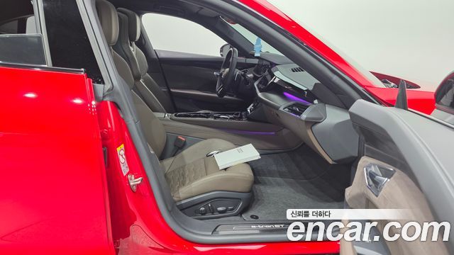 Audi e-tron GT 2022 — photo 16
