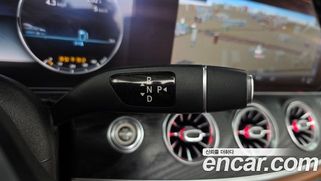 Mercedes-Benz E-Class 2018 — photo 12