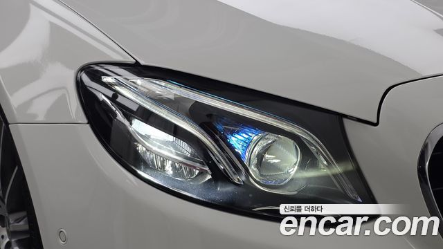 Mercedes-Benz E-Class 2018 — photo 8