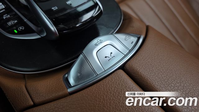 Mercedes-Benz E-Class 2018 — photo 16