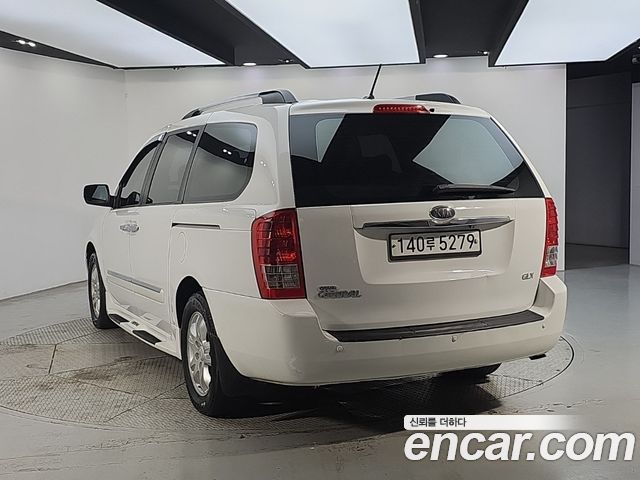 Kia Canival 2011 — photo 3