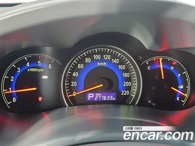 Kia Canival 2011 — photo 7
