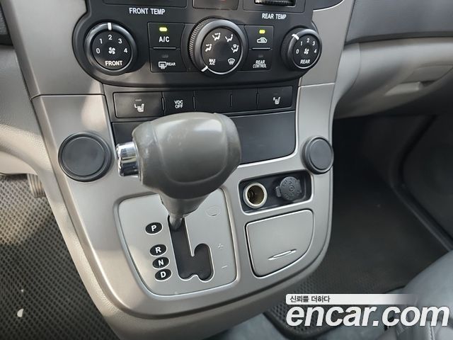 Kia Canival 2011 — photo 8