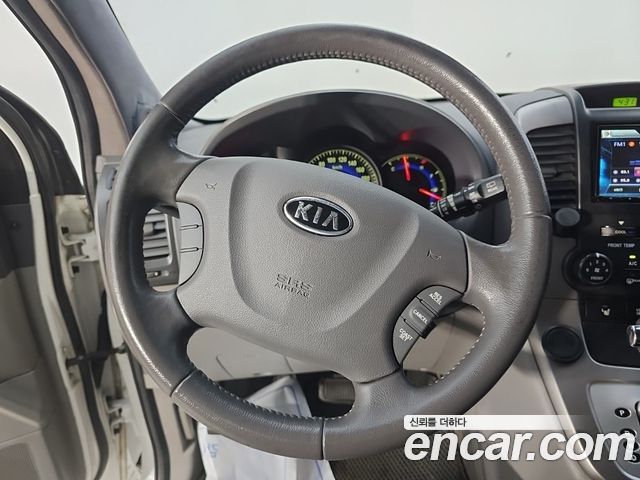 Kia Canival 2011 — photo 9