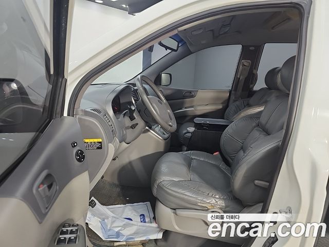 Kia Canival 2011 — photo 11