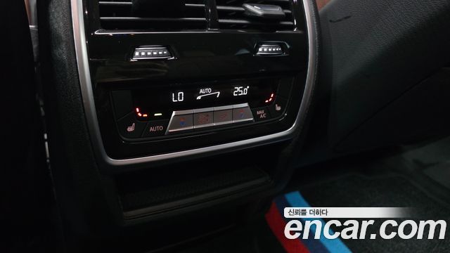 BMW X6 2021 — photo 28