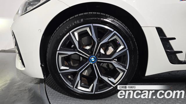 BMW i4 2022 — photo 5