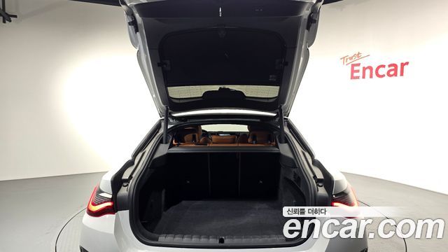 BMW i4 2022 — photo 26