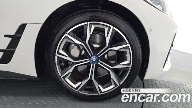 BMW i4 2022 — photo 7