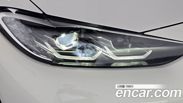 BMW i4 2022 — photo 8