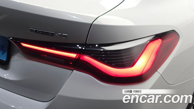 BMW i4 2022 — photo 9