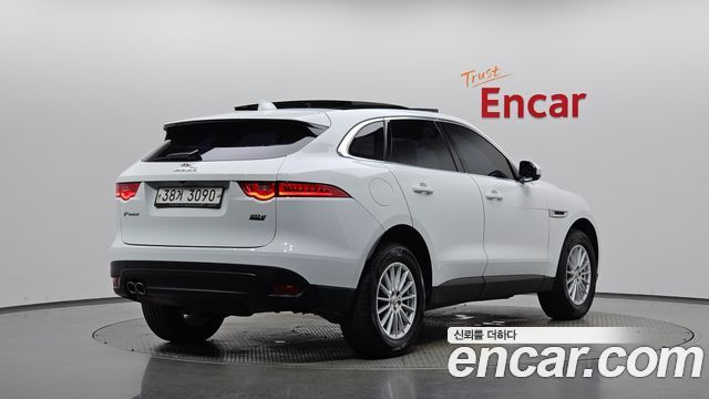 Jaguar F-PACE 2018 — photo 2