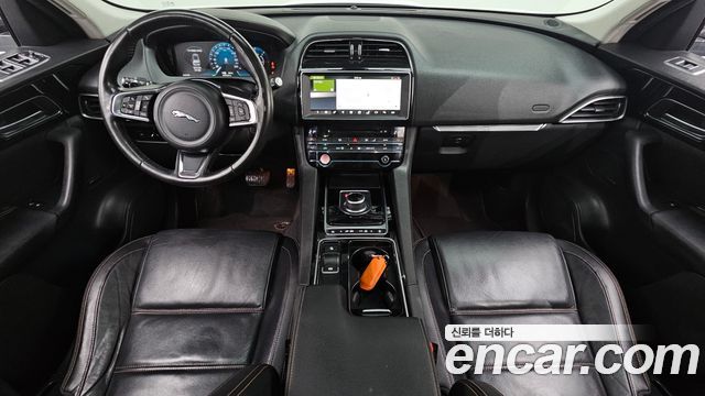 Jaguar F-PACE 2018 — photo 10