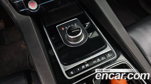 Jaguar F-PACE 2018 — photo 12