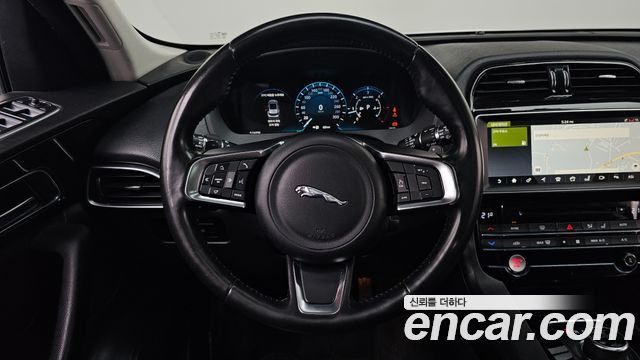 Jaguar F-PACE 2018 — photo 19
