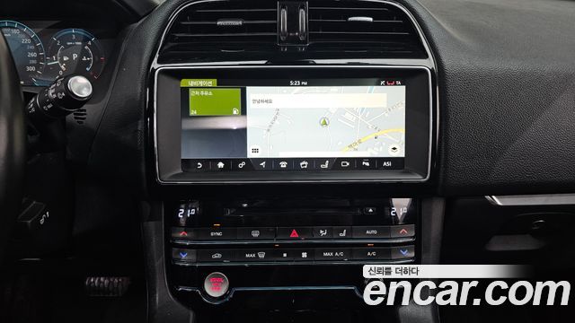 Jaguar F-PACE 2018 — photo 20