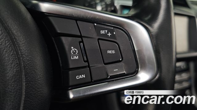 Jaguar F-PACE 2018 — photo 31