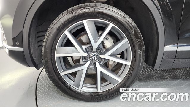 Volkswagen Touareg 2023 — photo 5
