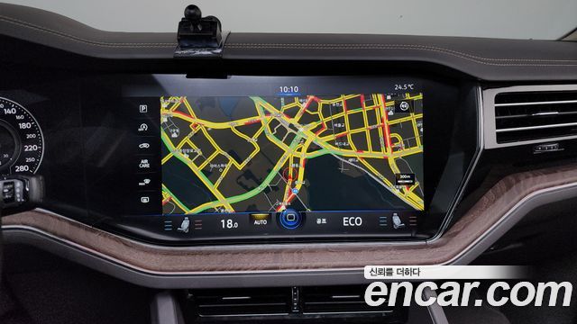 Volkswagen Touareg 2023 — photo 18