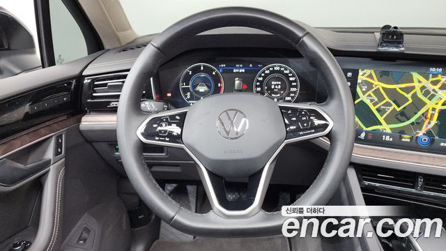 Volkswagen Touareg 2023 — photo 19