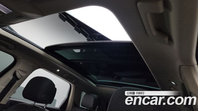 Volkswagen Touareg 2023 — photo 24