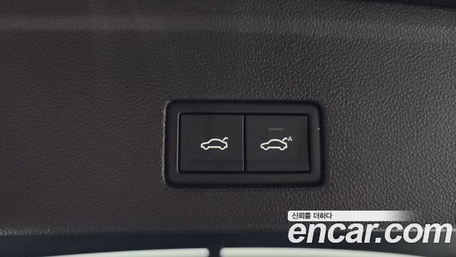Volkswagen Touareg 2023 — photo 25