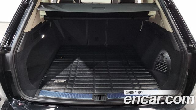 Volkswagen Touareg 2023 — photo 26