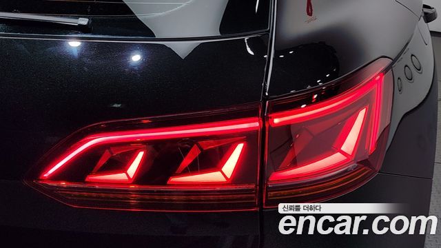Volkswagen Touareg 2023 — photo 9