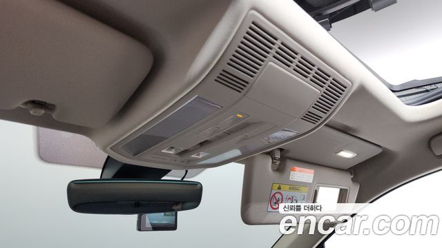 Volkswagen Touareg 2023 — photo 28