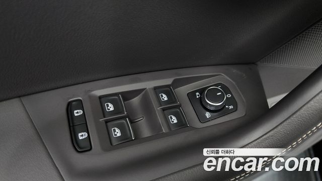 Volkswagen Touareg 2023 — photo 29
