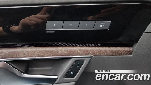 Volkswagen Touareg 2023 — photo 30