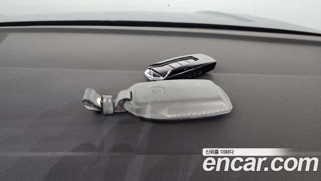Volkswagen Touareg 2023 — photo 37