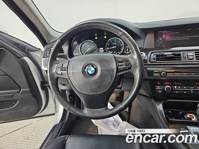 BMW 5-Series 2013 — photo 9