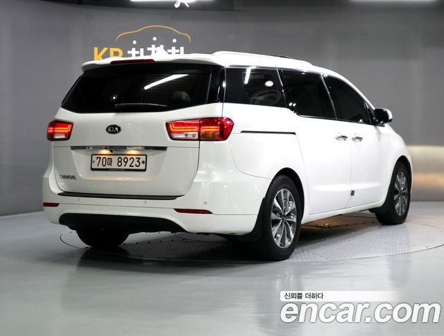 Kia Canival 2015 — photo 3