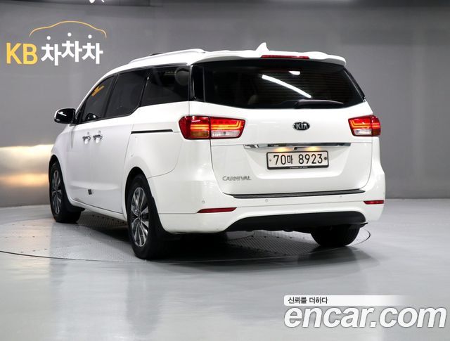 Kia Canival 2015 — photo 4