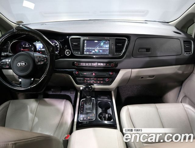 Kia Canival 2015 — photo 9