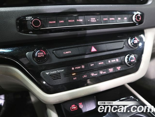 Kia Canival 2015 — photo 13