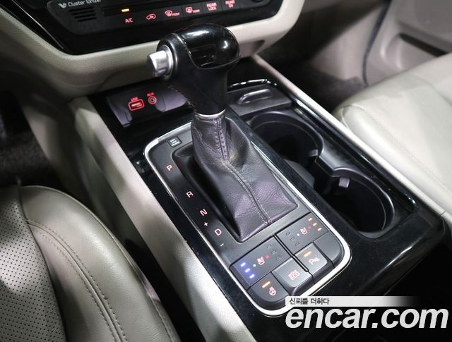 Kia Canival 2015 — photo 14