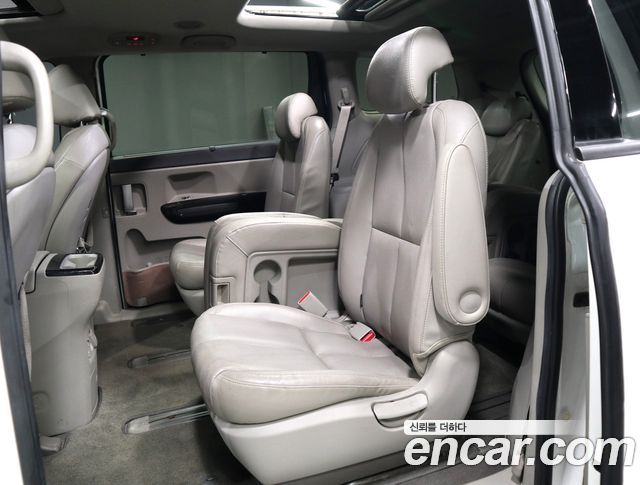 Kia Canival 2015 — photo 15