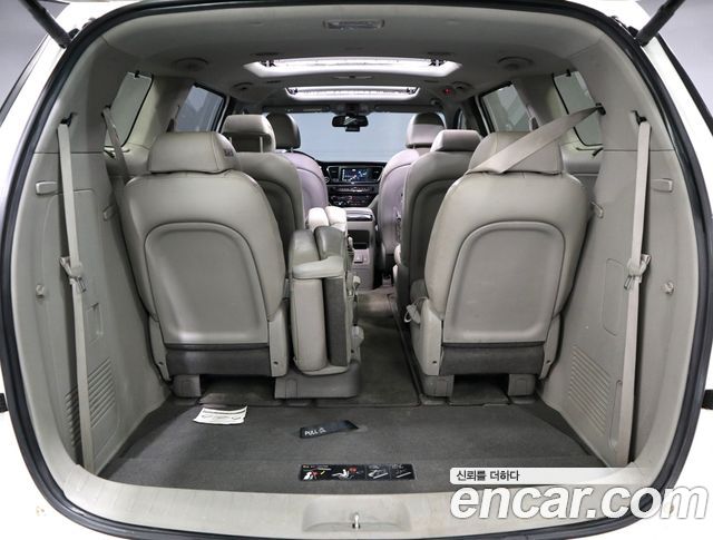 Kia Canival 2015 — photo 17