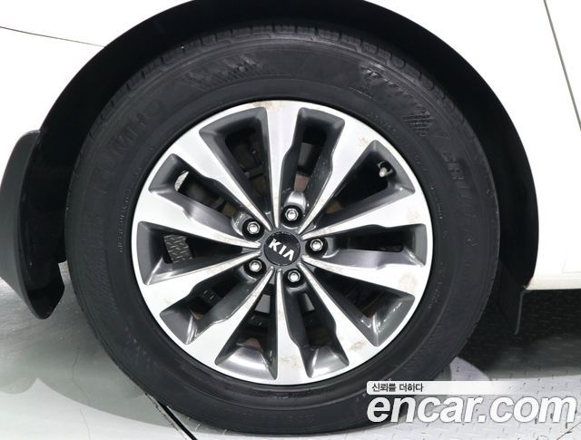 Kia Canival 2015 — photo 18