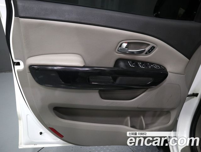 Kia Canival 2015 — photo 19