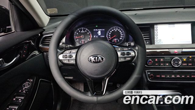 Kia K7 2018 — photo 12