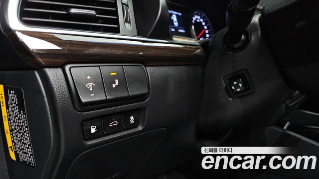 Kia K7 2018 — photo 16
