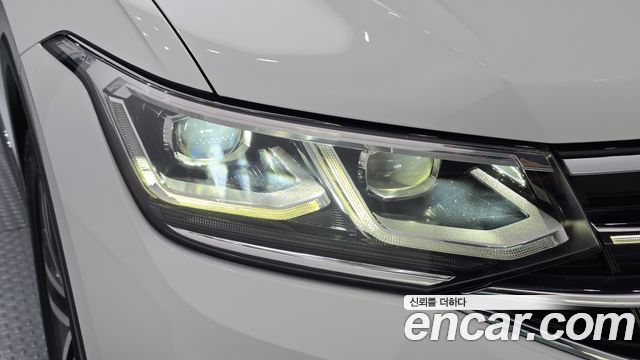 Volkswagen Tiguan 2022 — photo 8