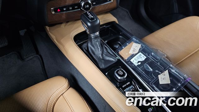 Volvo XC90 2019 — photo 12